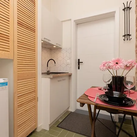 Budget-friendly Metro Wilanowska Mokotow By Renters