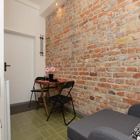 Budget-friendly Metro Wilanowska Mokotow By Renters Appartement