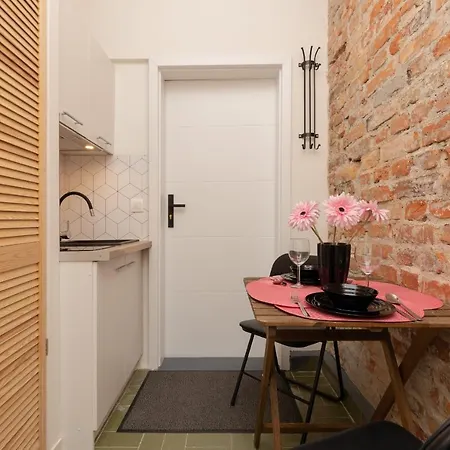 Budget-friendly Metro Wilanowska Mokotow By Renters