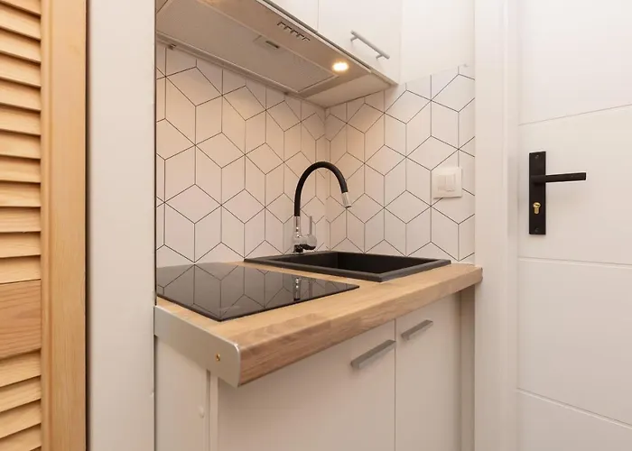 Budget-friendly Metro Wilanowska Mokotow By Renters Apartman Varsó