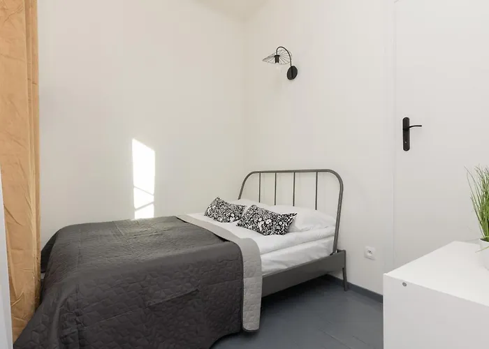 Budget-friendly Metro Wilanowska Mokotow By Renters Apartman *